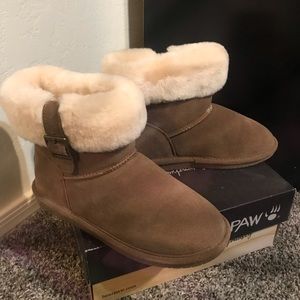 Bearpaw tan winter ankle boots. Water resistant fur boot.